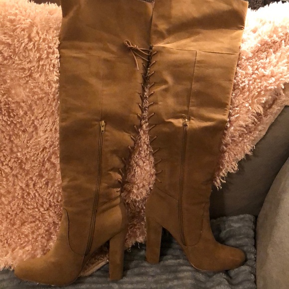 Knee High Heeled Boots In the Color Cognac - Picture 2 of 3